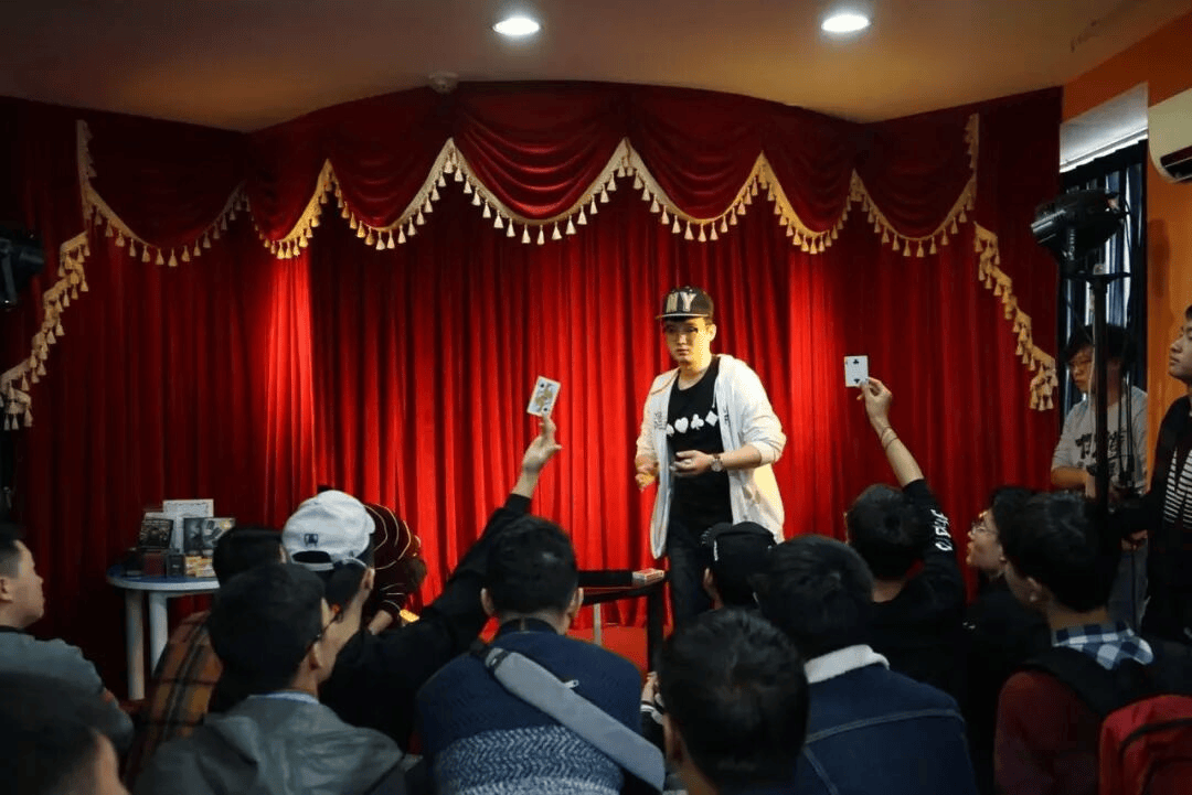 术分享与交流「扑克牌翻飞的浪漫与秩序」开元棋牌app扑克牌艺术展览 花切魔(图11)